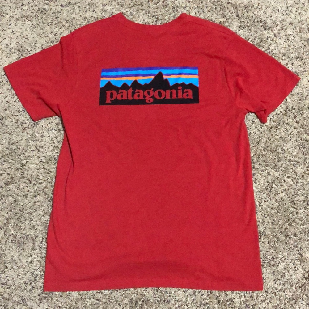 Patagonia Pocket T-Shirt Size Large Red